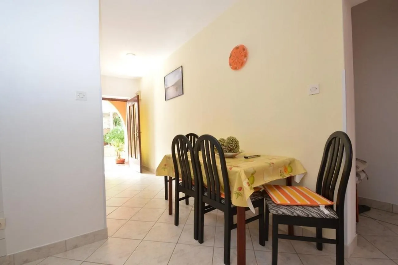 Apartments By The Sea Mali Lošinj